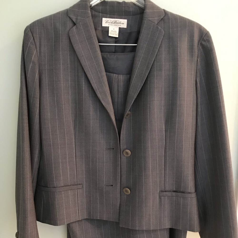 Brooks brothers women’s gray stripe suit sz 6